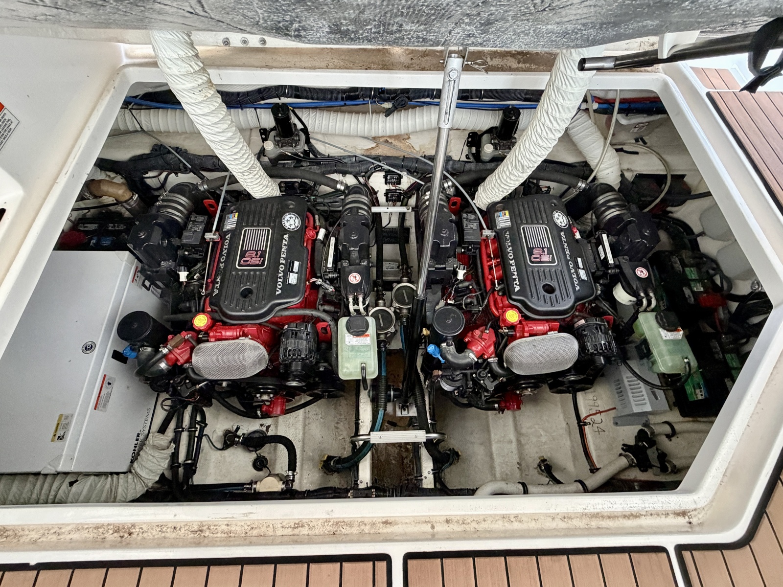 35' 2007 Rinker 350 Express Cruiser