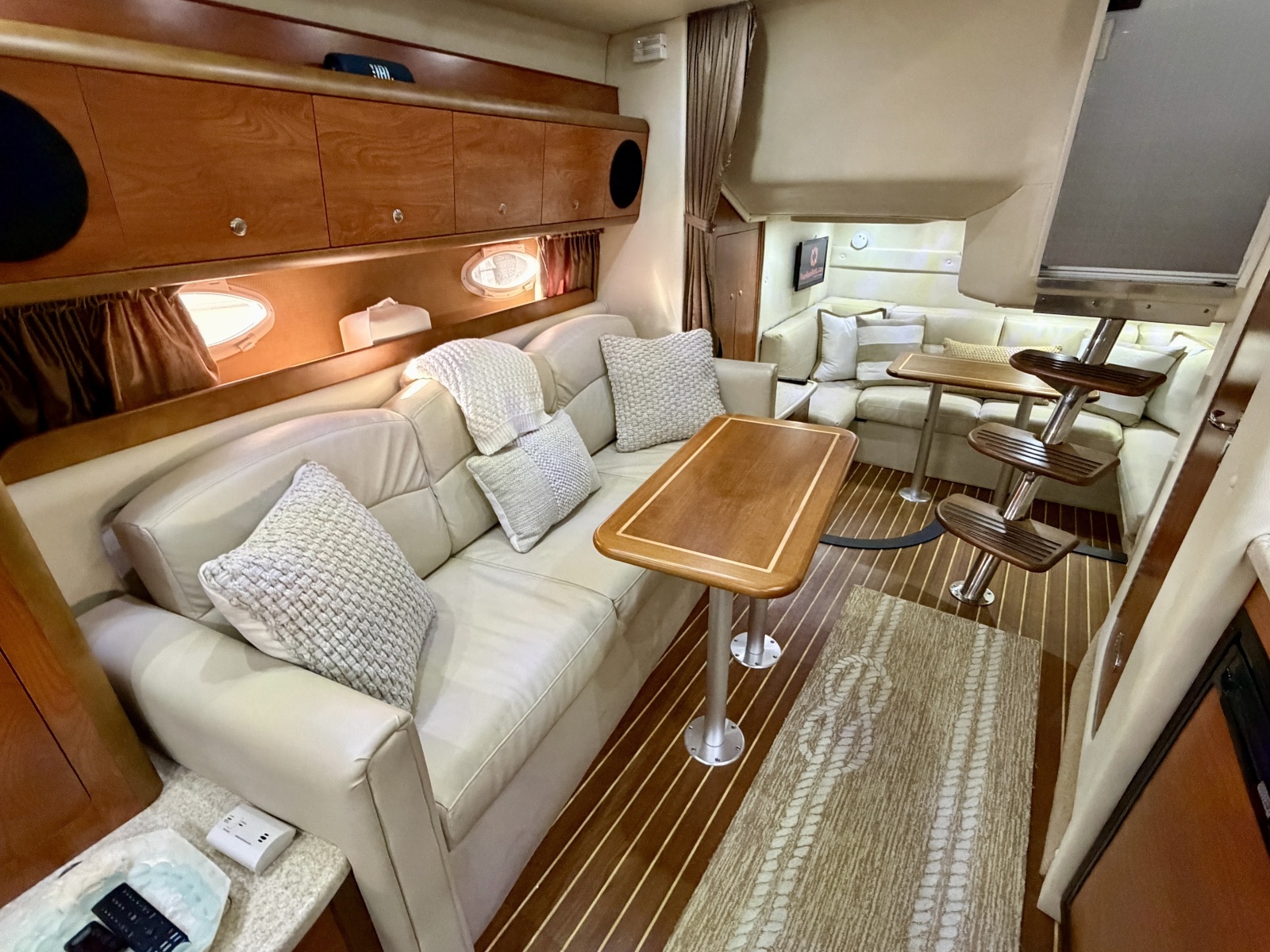 35ft Rinker Yacht For Sale