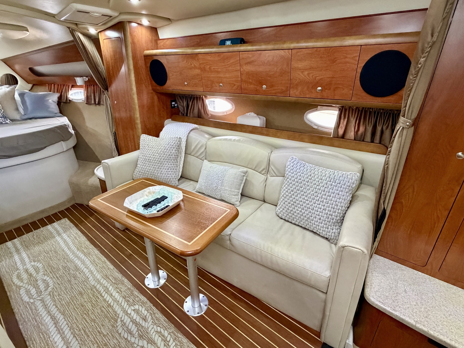 35' 2007 Rinker 350 Express Cruiser