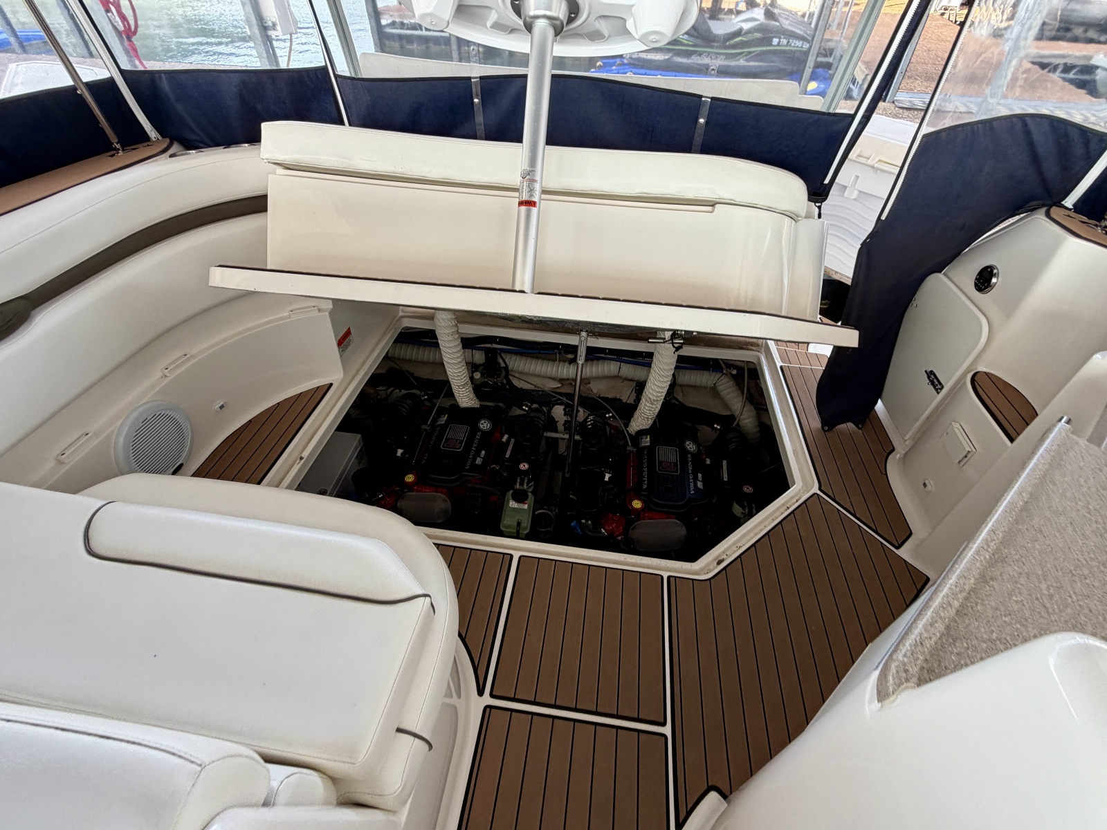 35' 2007 Rinker 350 Express Cruiser