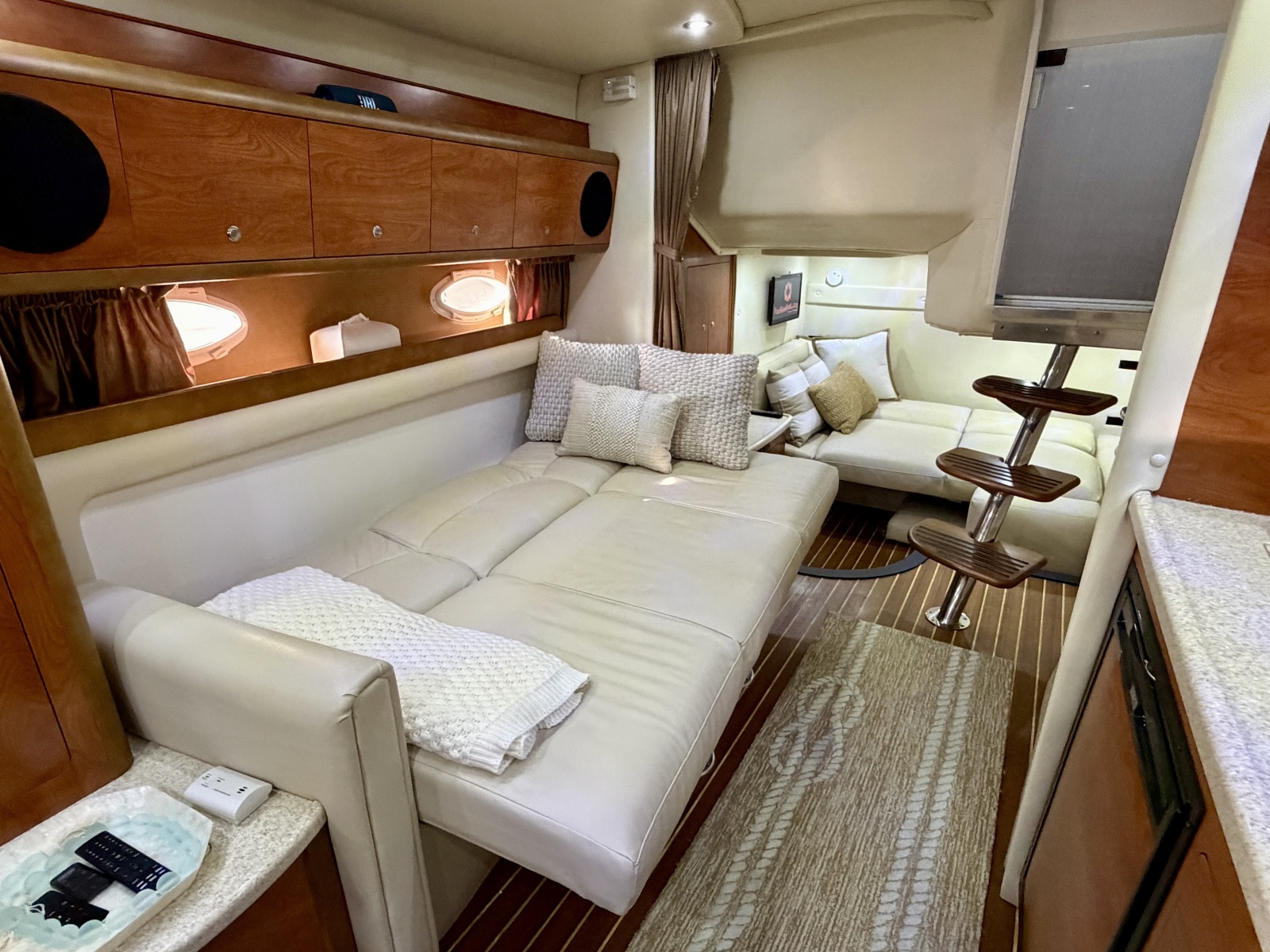 35' 2007 Rinker 350 Express Cruiser