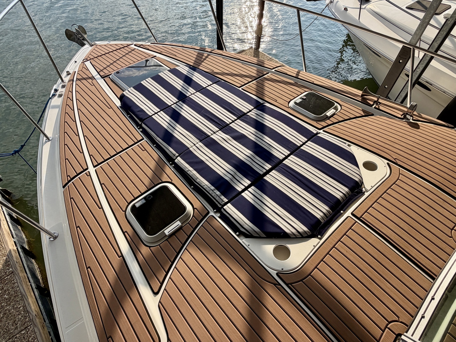 35' 2007 Rinker 350 Express Cruiser