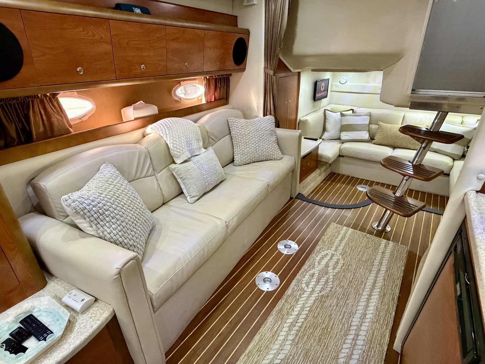 35' 2007 Rinker 350 Express Cruiser