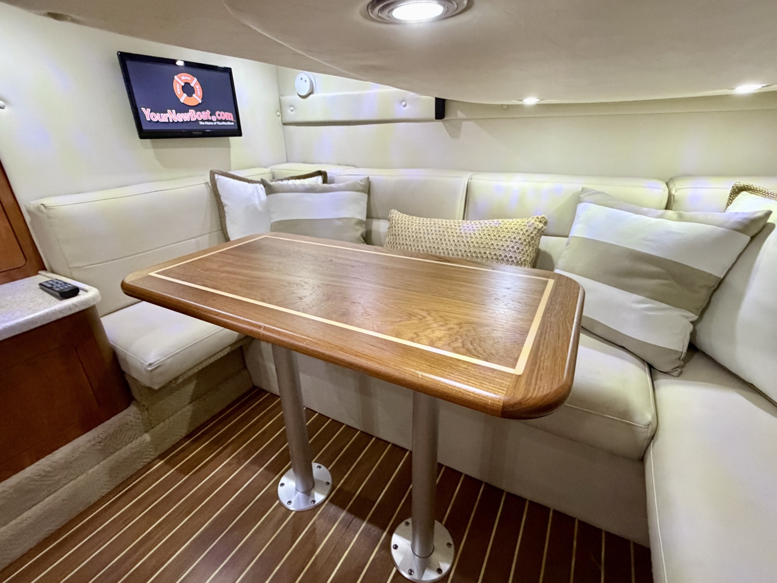 35' 2007 Rinker 350 Express Cruiser