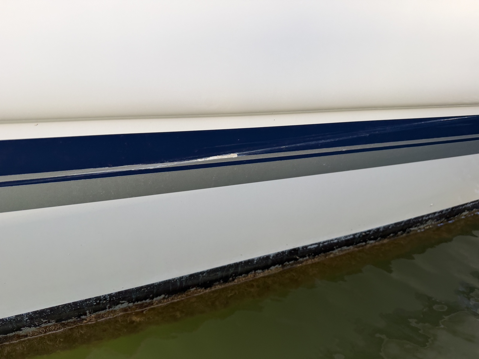 35' 2007 Rinker 350 Express Cruiser