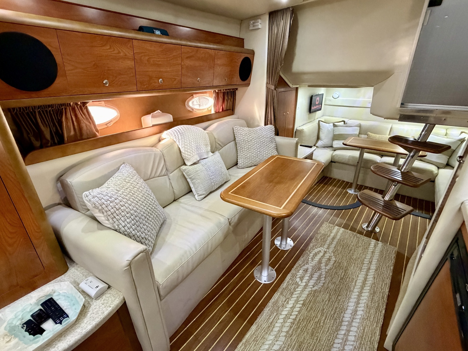 35' 2007 Rinker 350 Express Cruiser