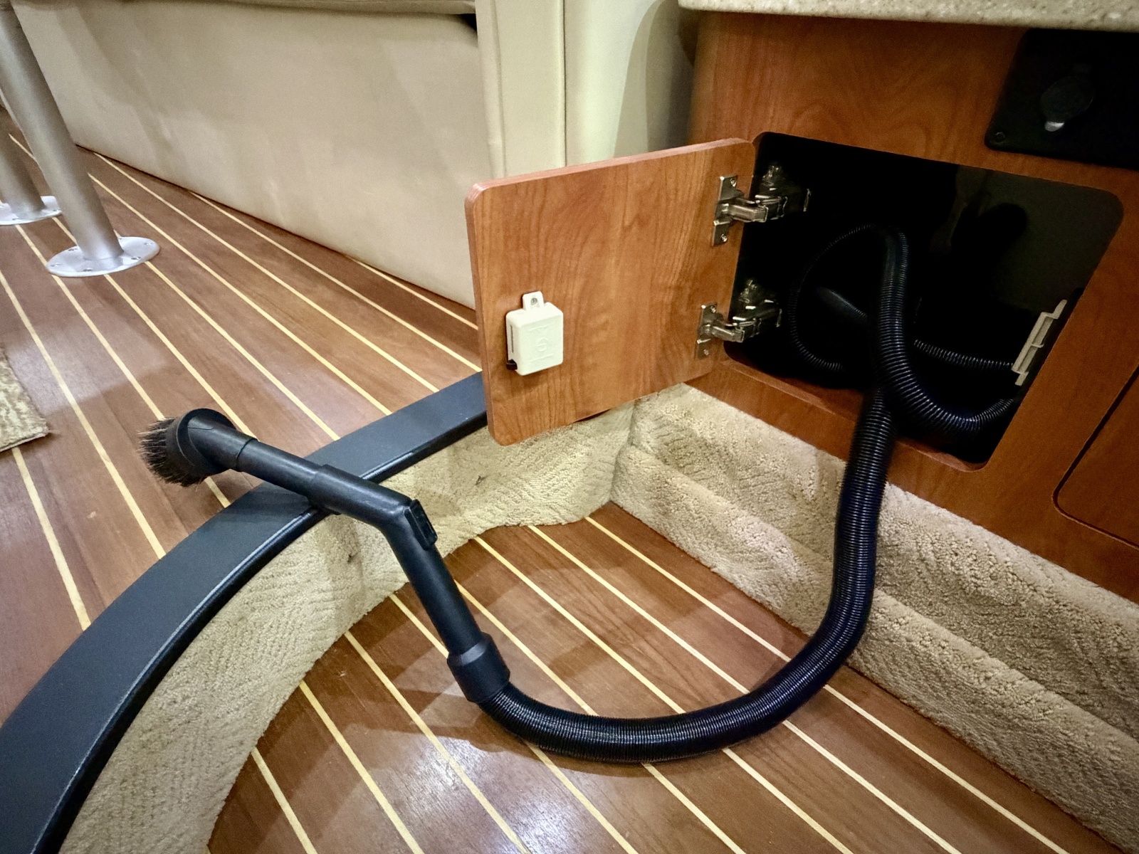 35' 2007 Rinker 350 Express Cruiser