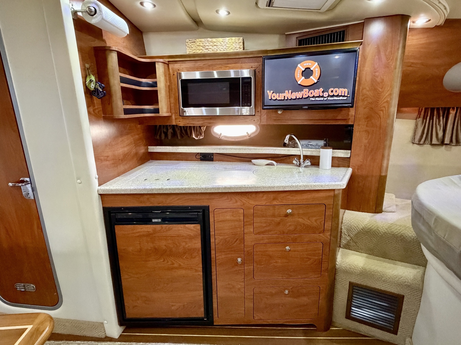 35' 2007 Rinker 350 Express Cruiser