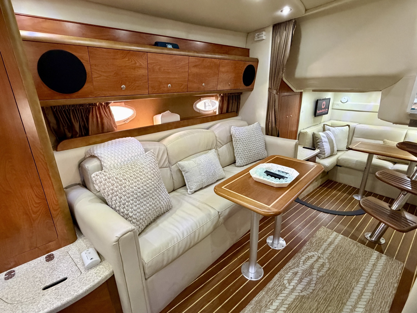 35' 2007 Rinker 350 Express Cruiser