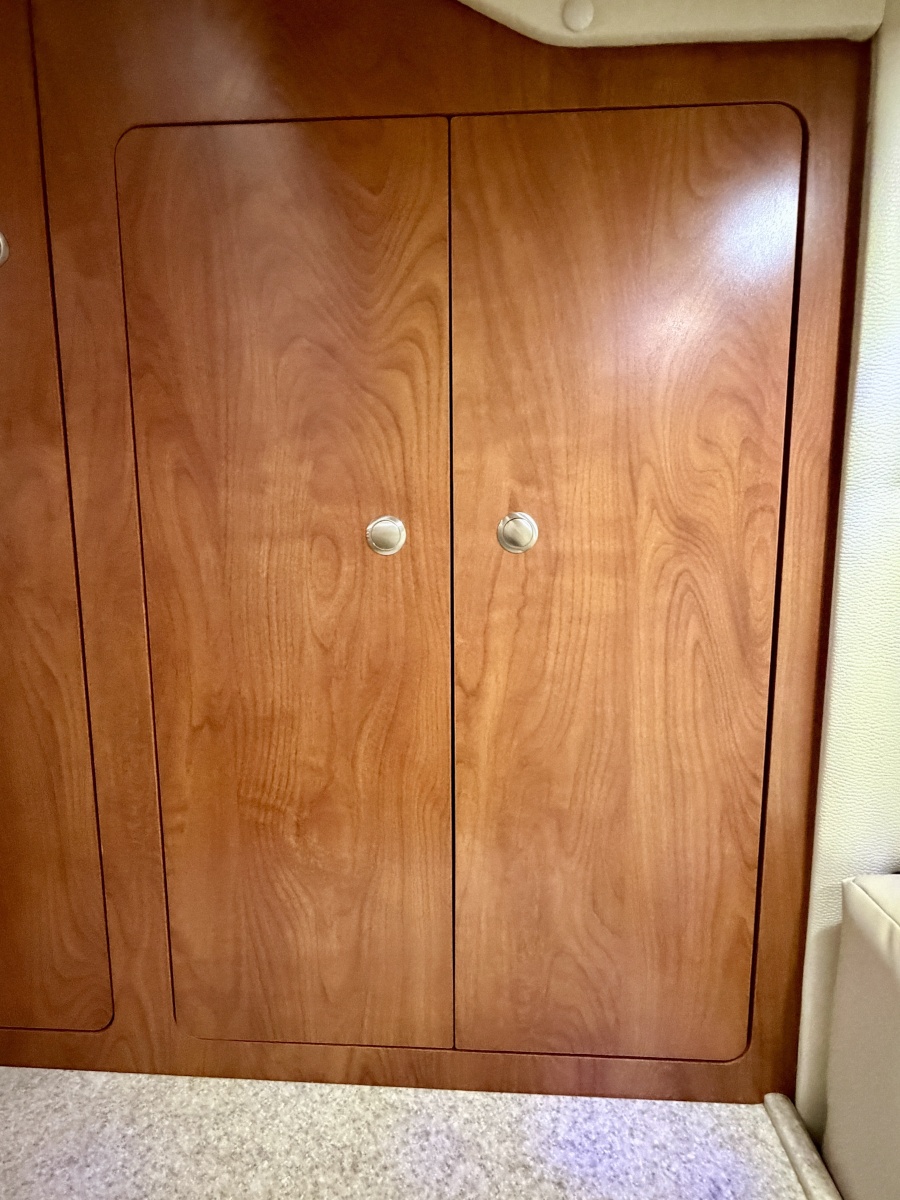 35' 2007 Rinker 350 Express Cruiser