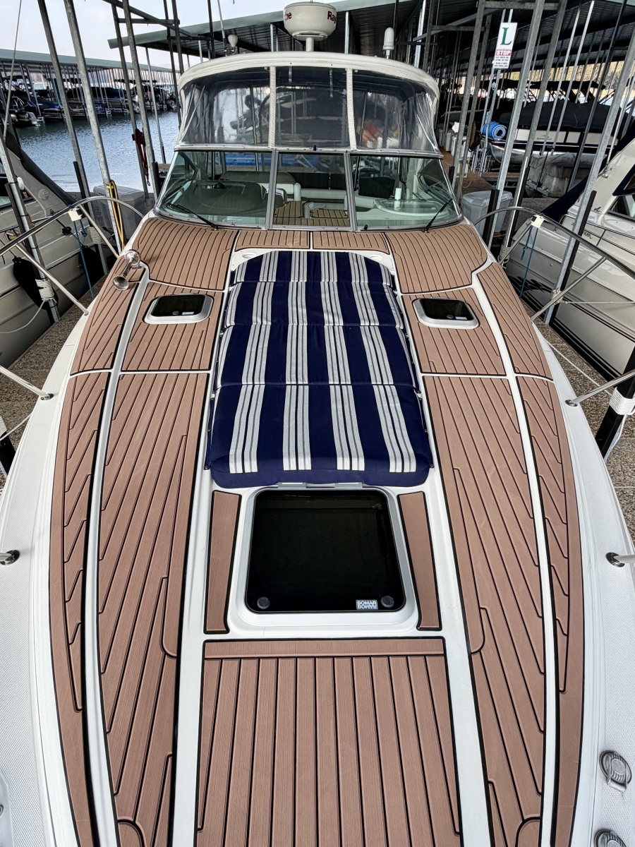 35' 2007 Rinker 350 Express Cruiser