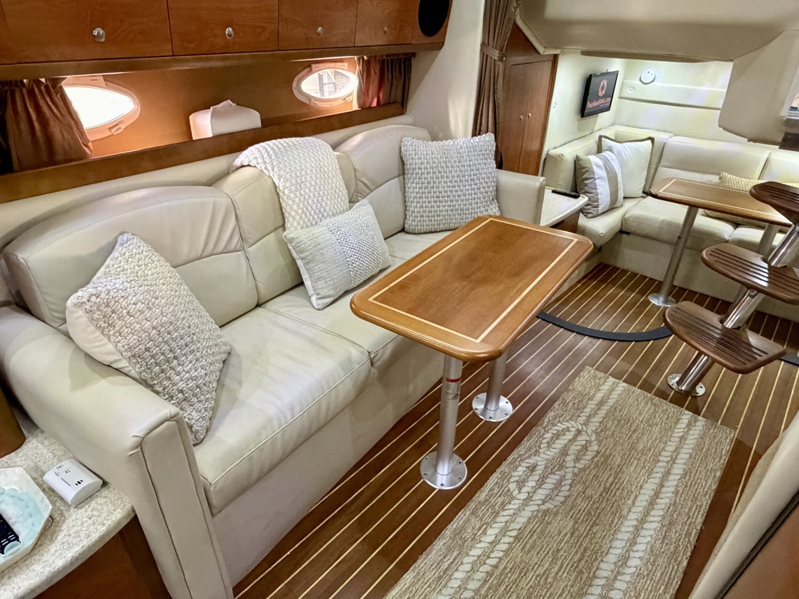 35ft Rinker Yacht For Sale