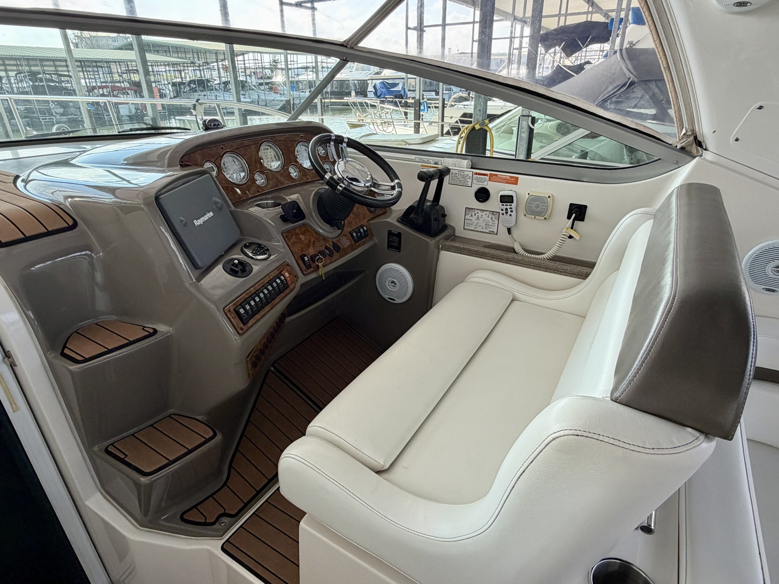 35' 2007 Rinker 350 Express Cruiser