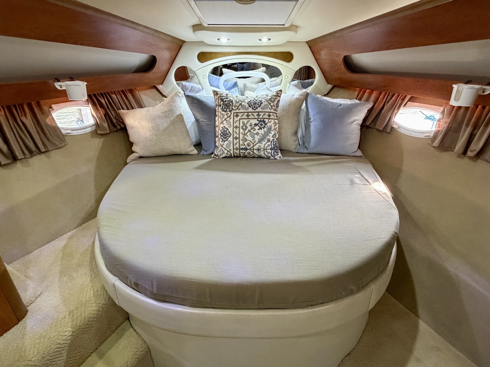 35ft Rinker Yacht For Sale