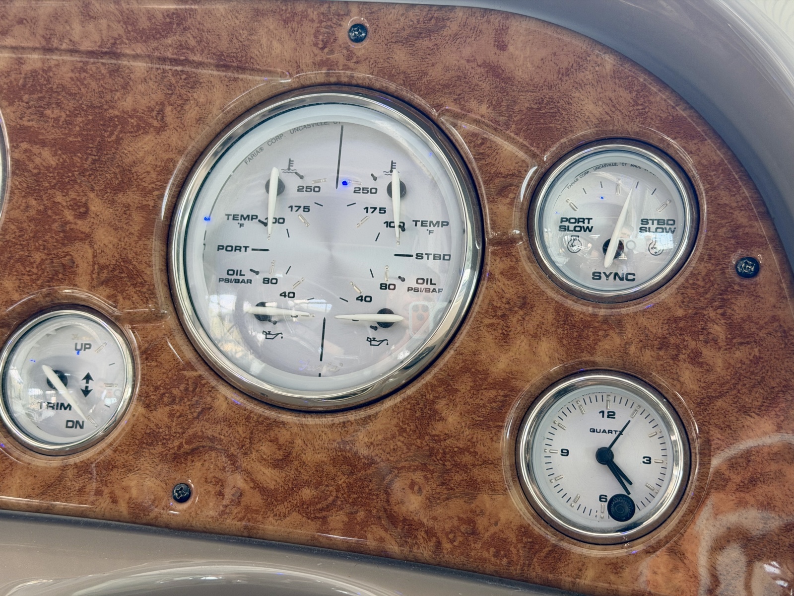 35' 2007 Rinker 350 Express Cruiser