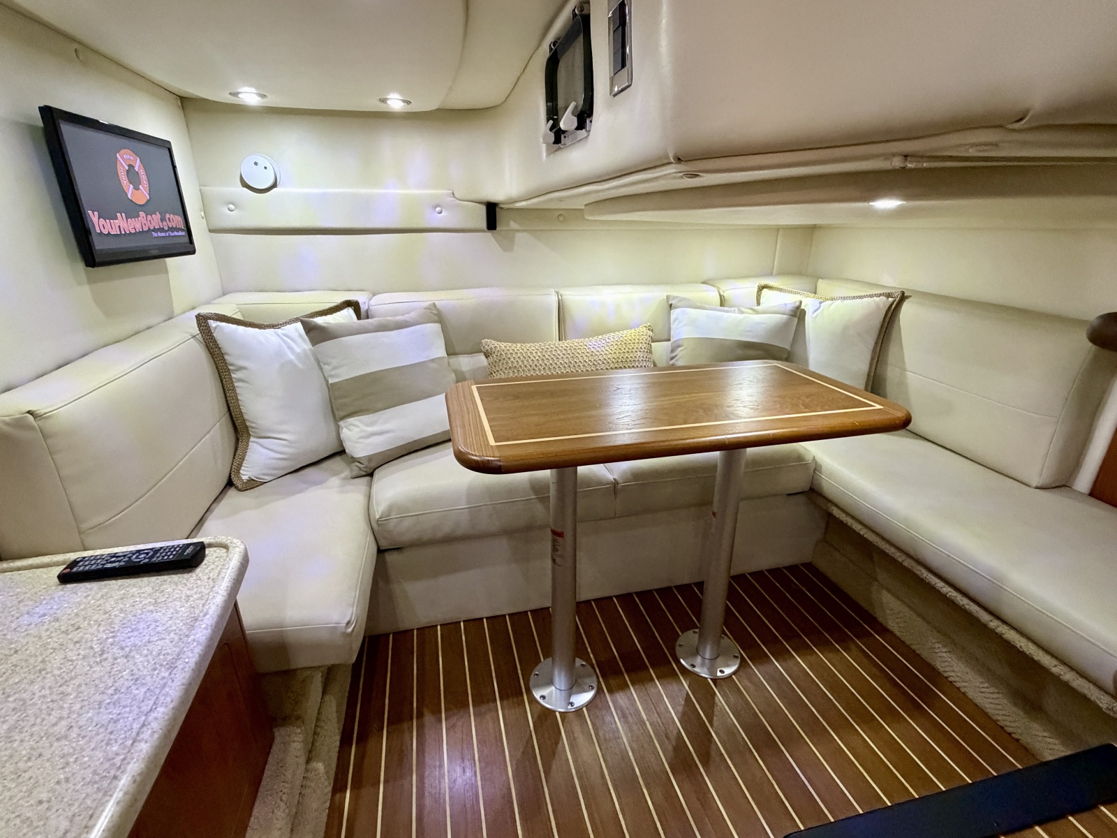 35' 2007 Rinker 350 Express Cruiser