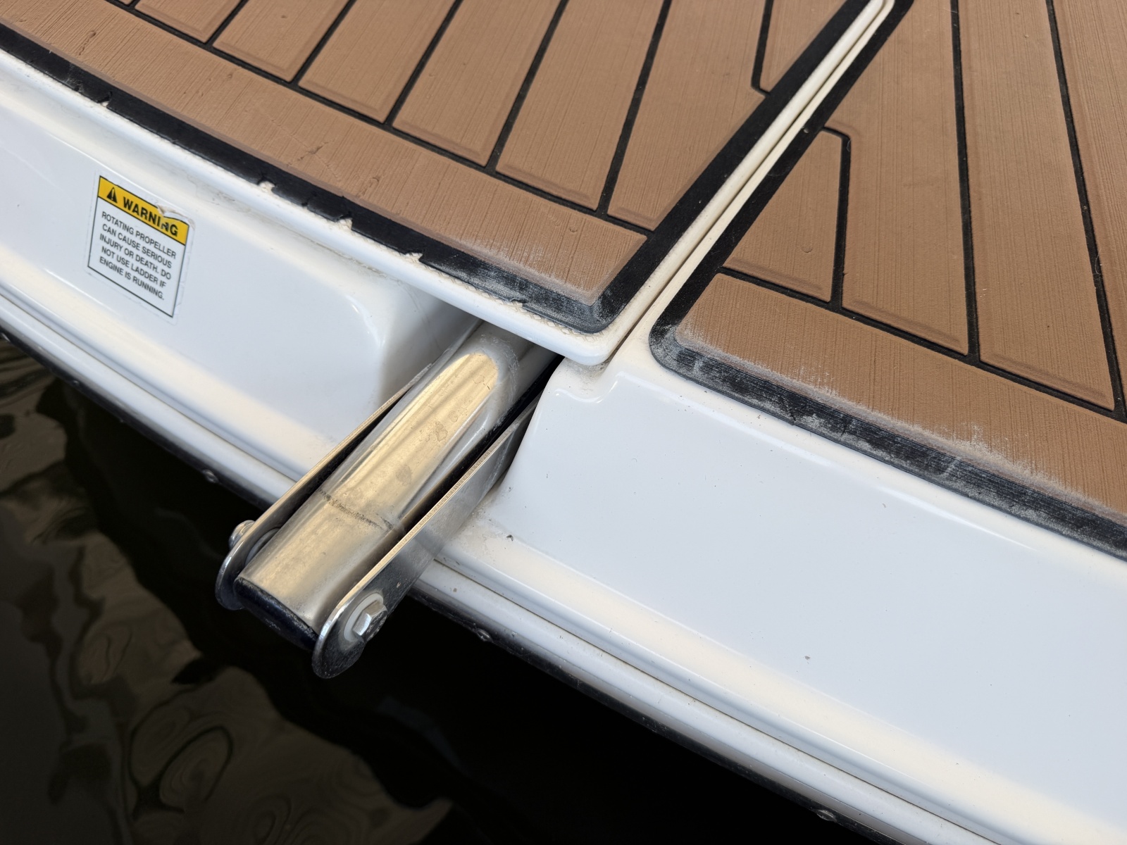 35' 2007 Rinker 350 Express Cruiser