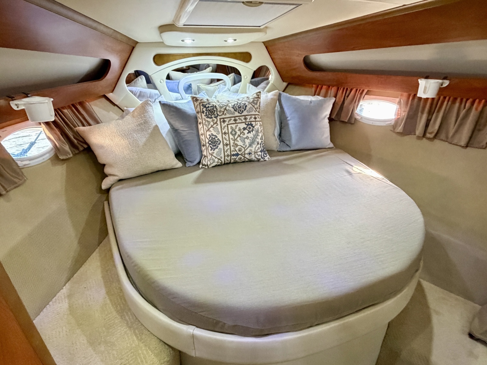 35ft Rinker Yacht For Sale