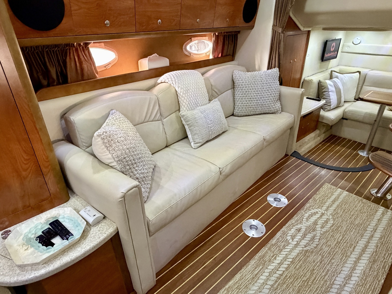 35' 2007 Rinker 350 Express Cruiser