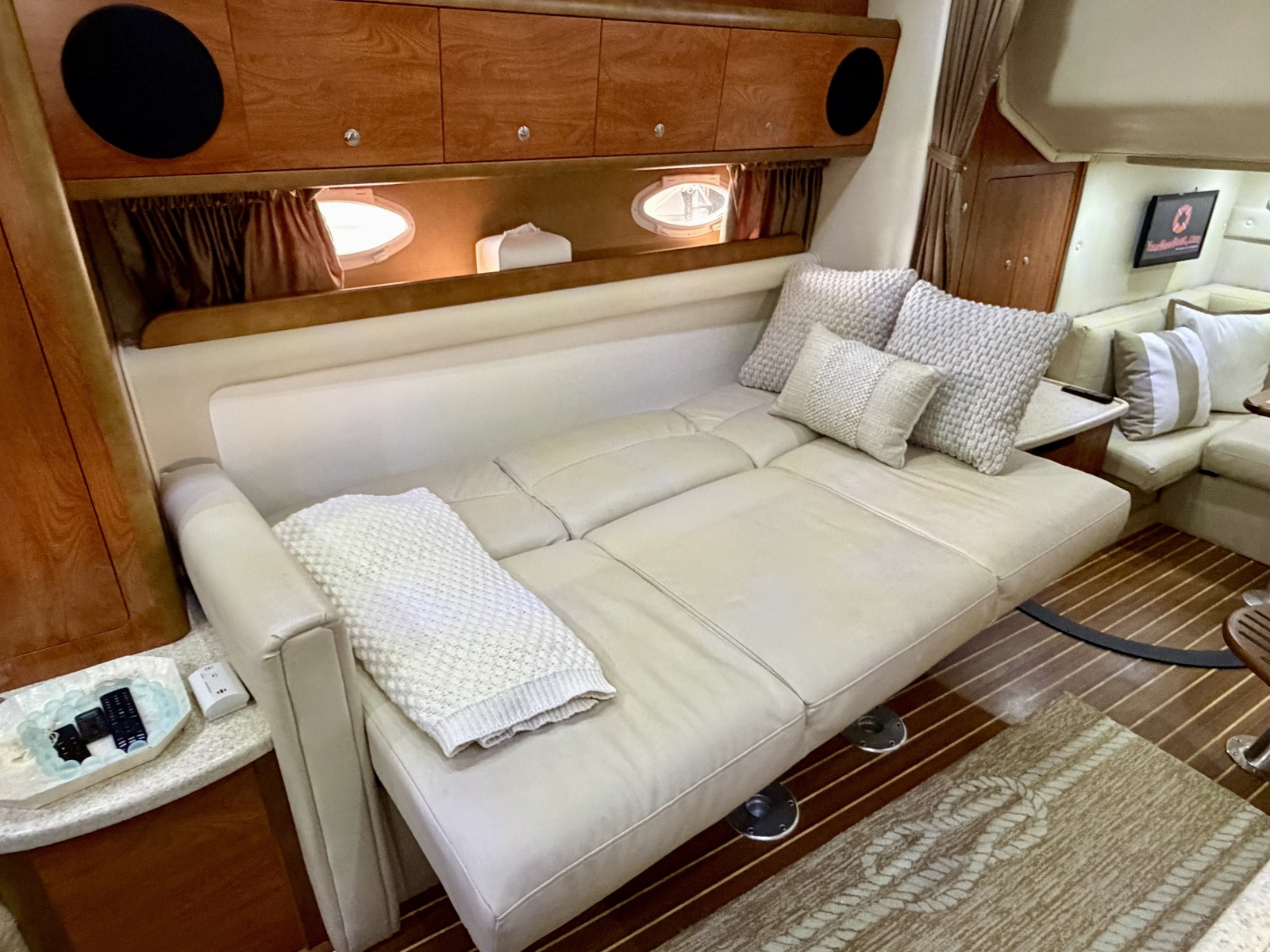 35' 2007 Rinker 350 Express Cruiser