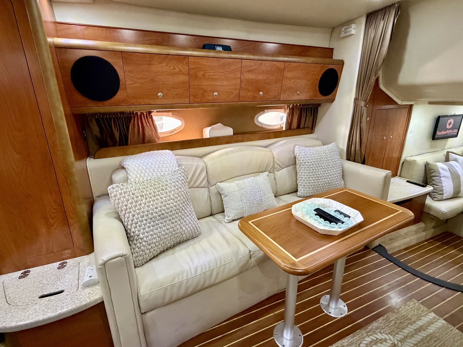 35' 2007 Rinker 350 Express Cruiser