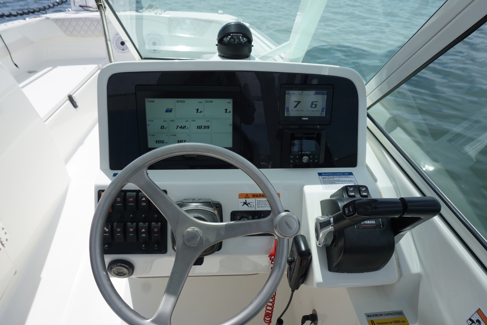 2024 23 World Cat 230 DC Helm (1)