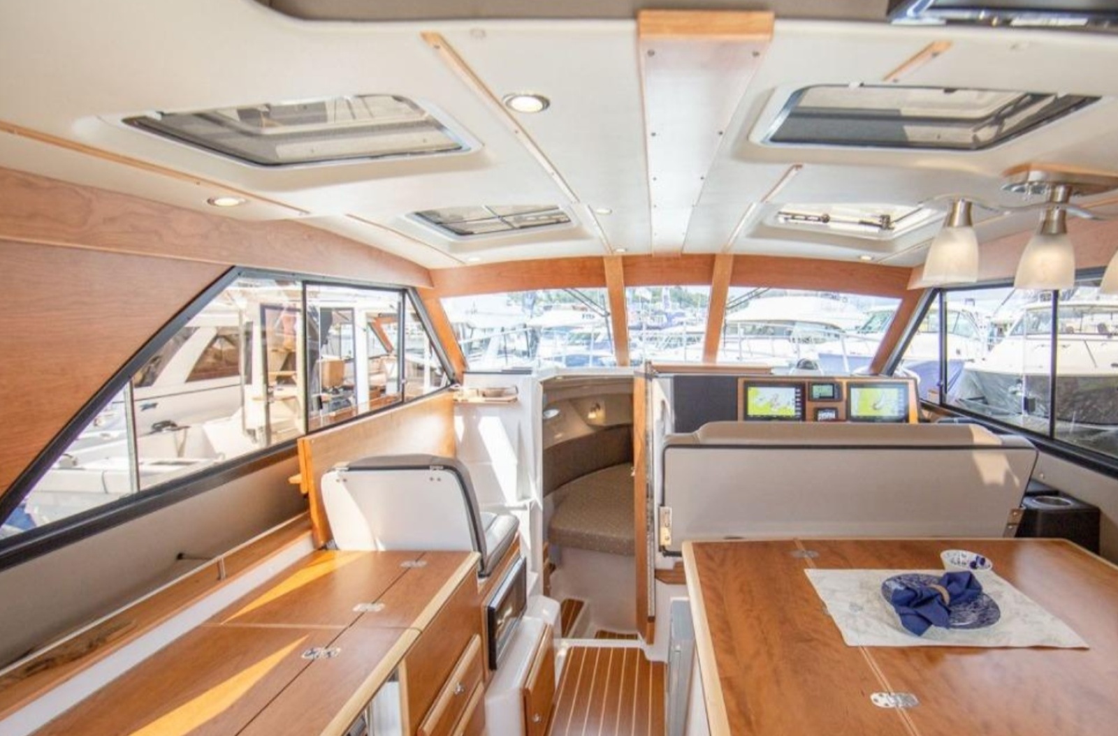 37' 2022 Cutwater C-32 CB