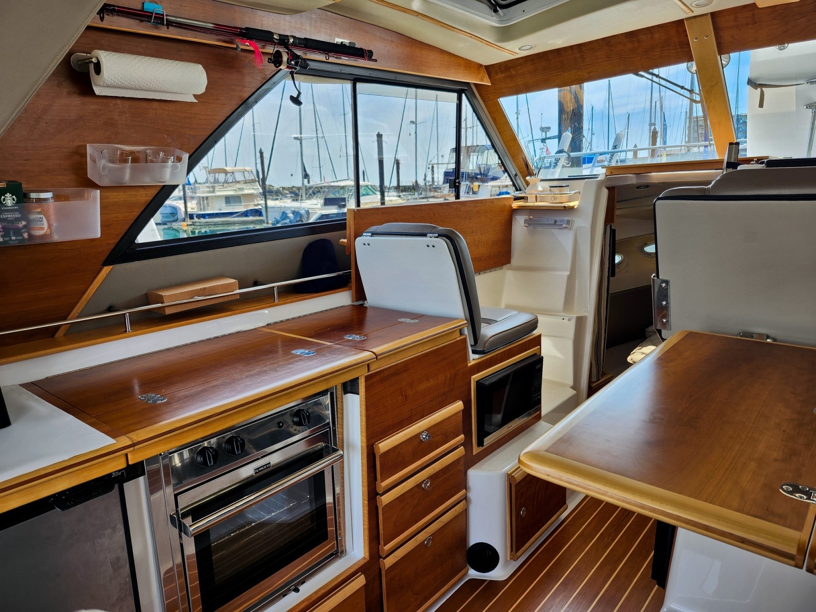 2022 Cutwater C-32 CB photo 13