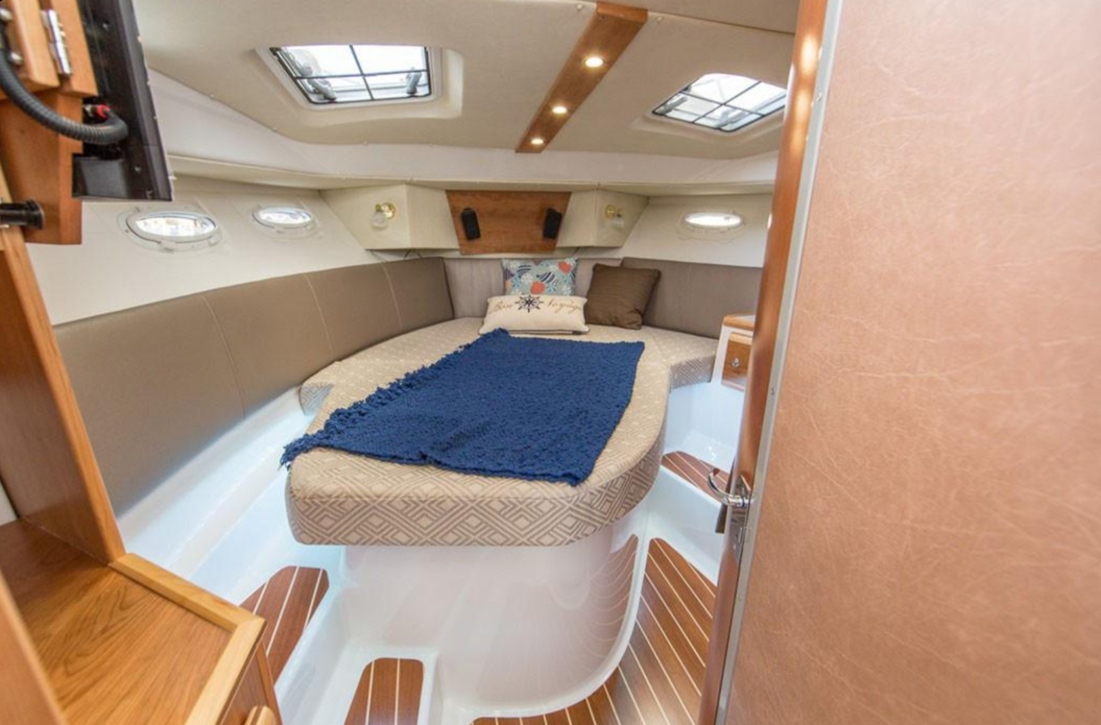 R amp J 37ft Cutwater Yacht For Sale