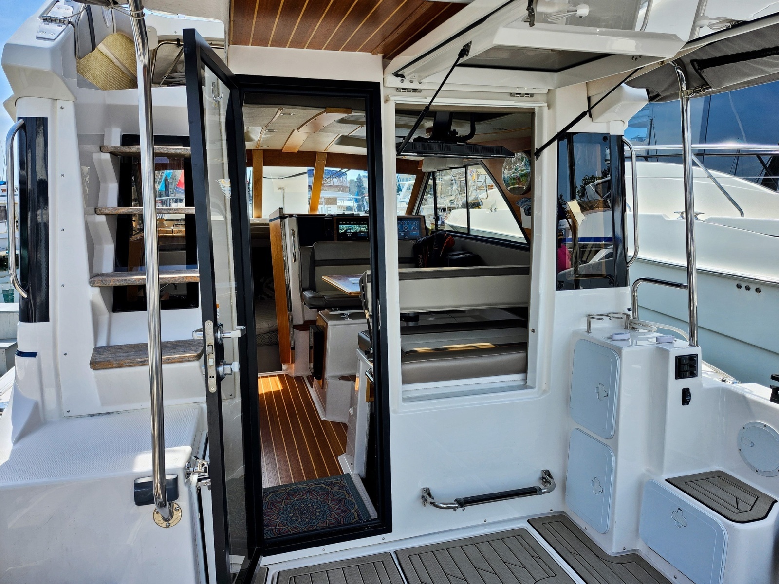 2022 Cutwater C-32 CB photo 5