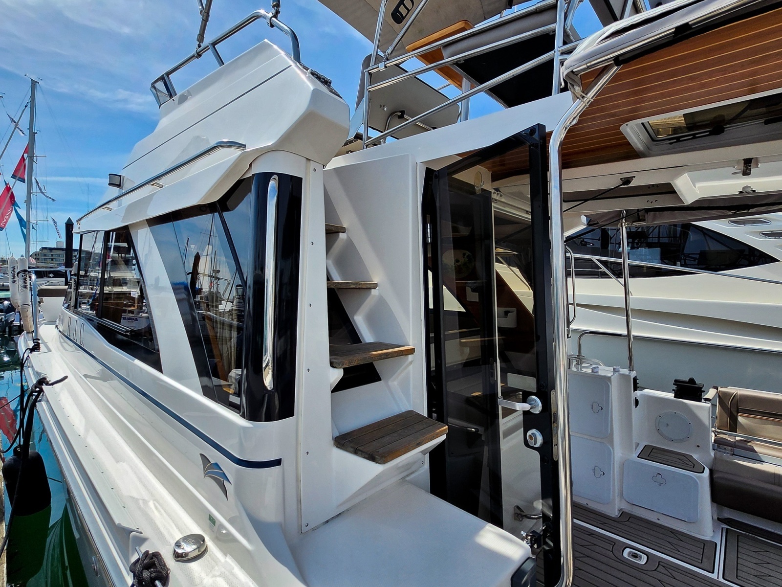 2022 Cutwater C-32 CB photo 6