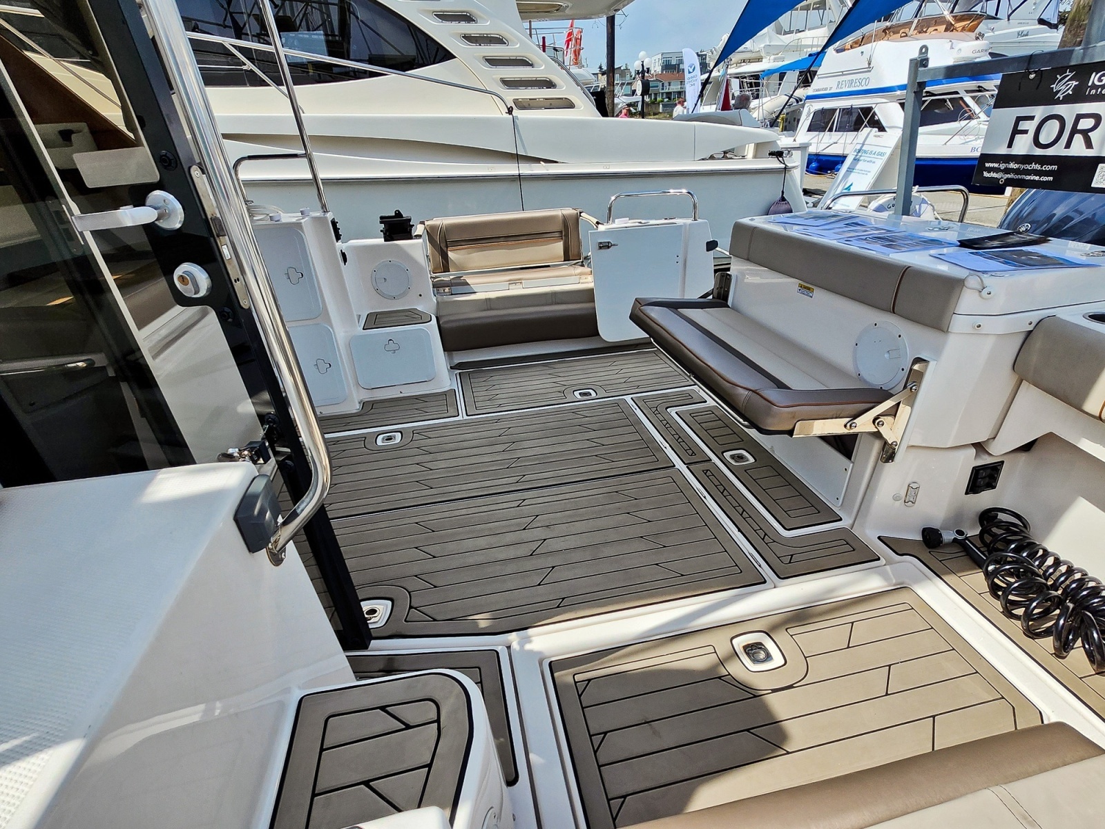 2022 Cutwater C-32 CB photo 8