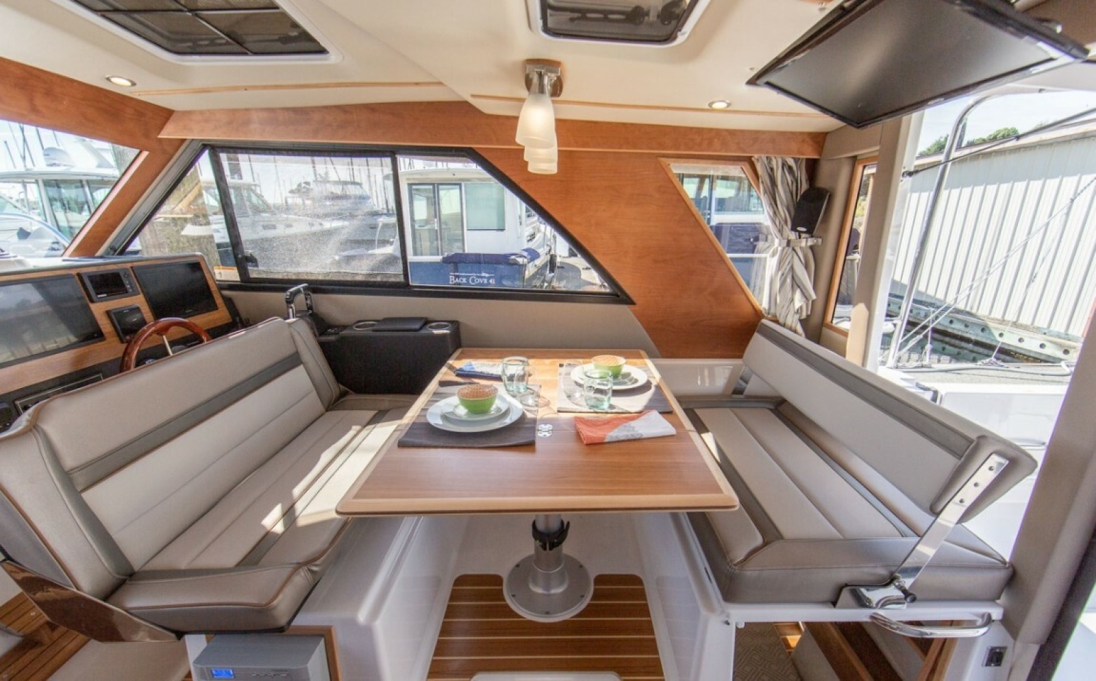 37' 2022 Cutwater C-32 CB