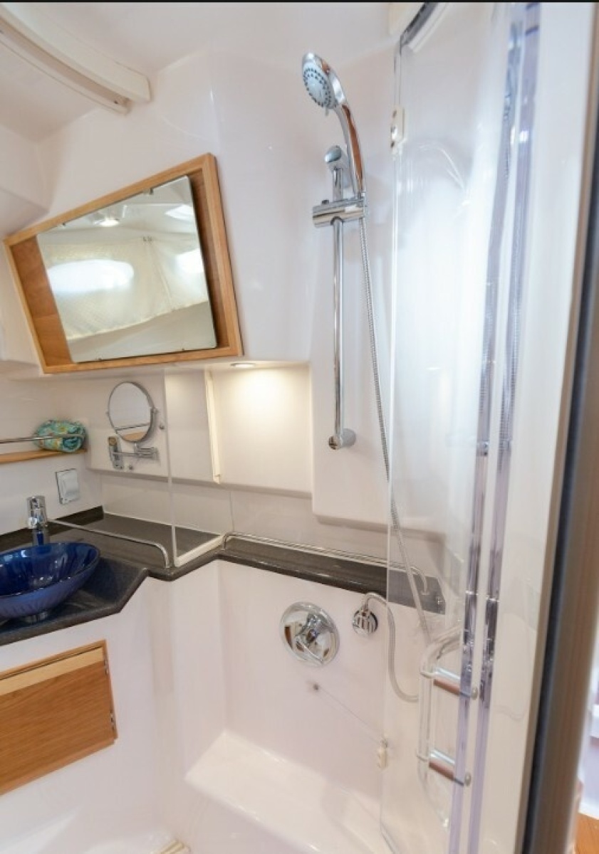 R amp J 37ft Cutwater Yacht For Sale