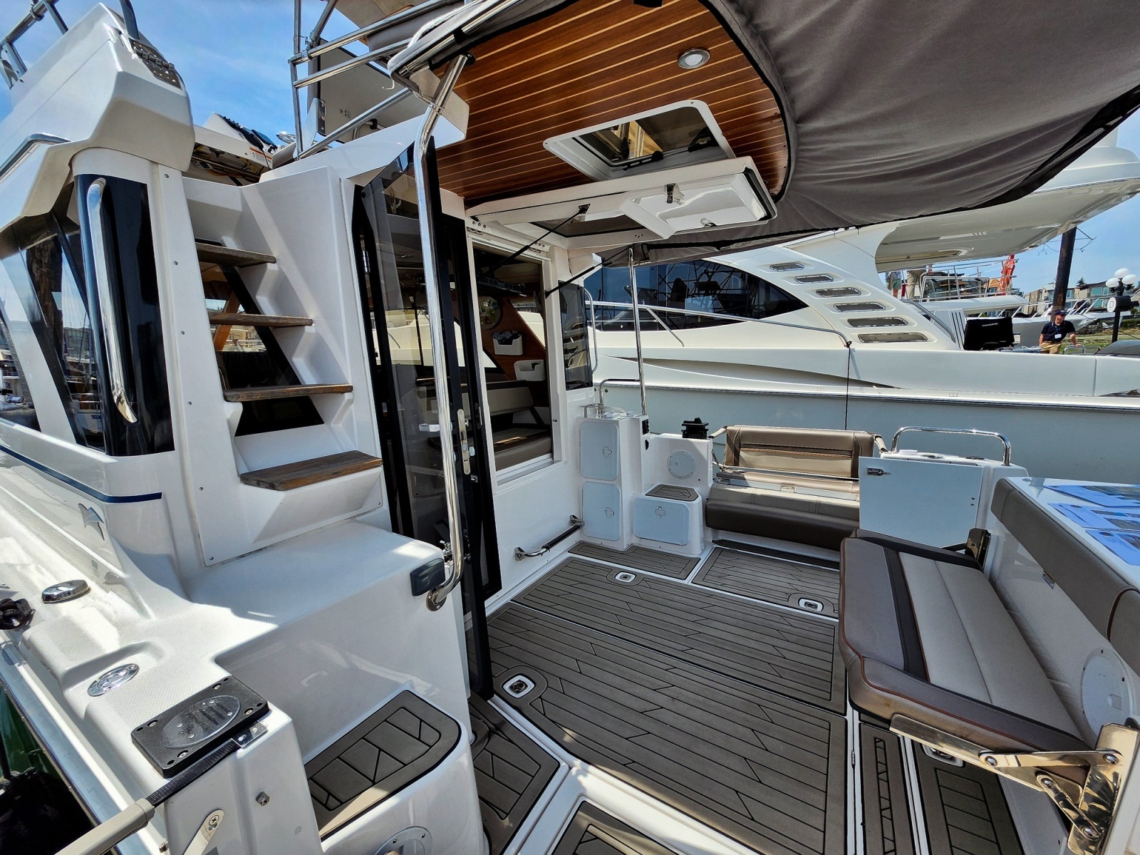 2022 Cutwater C-32 CB photo 7