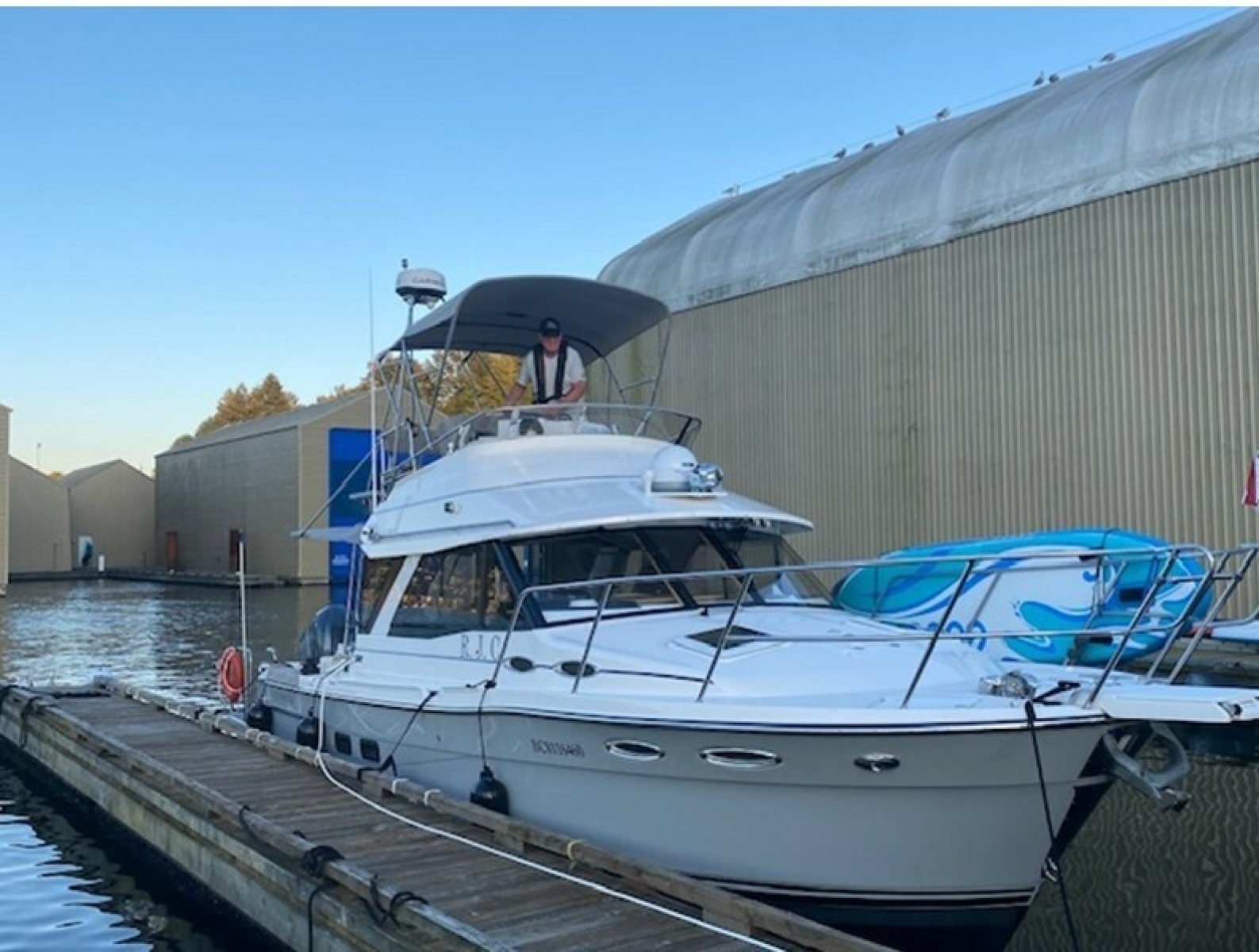 37' 2022 Cutwater C-32 CB