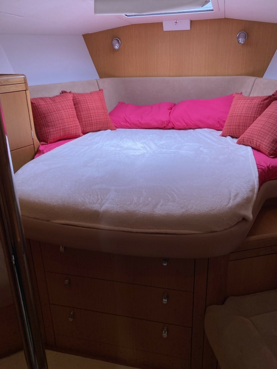 2008 Oyster 56 Deck Saloon