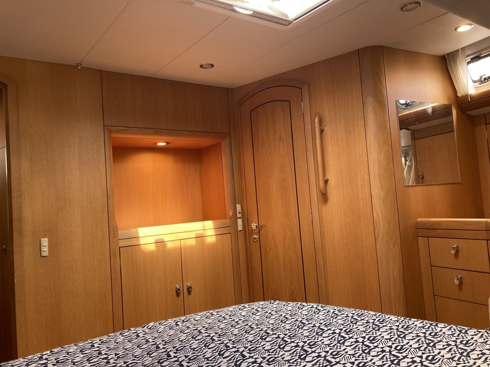 2008 Oyster 56 Deck Saloon