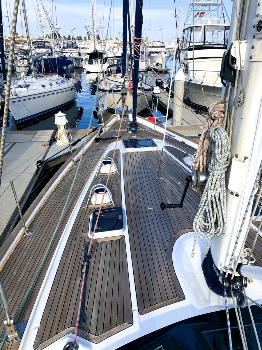 2008 Oyster 56 Deck Saloon