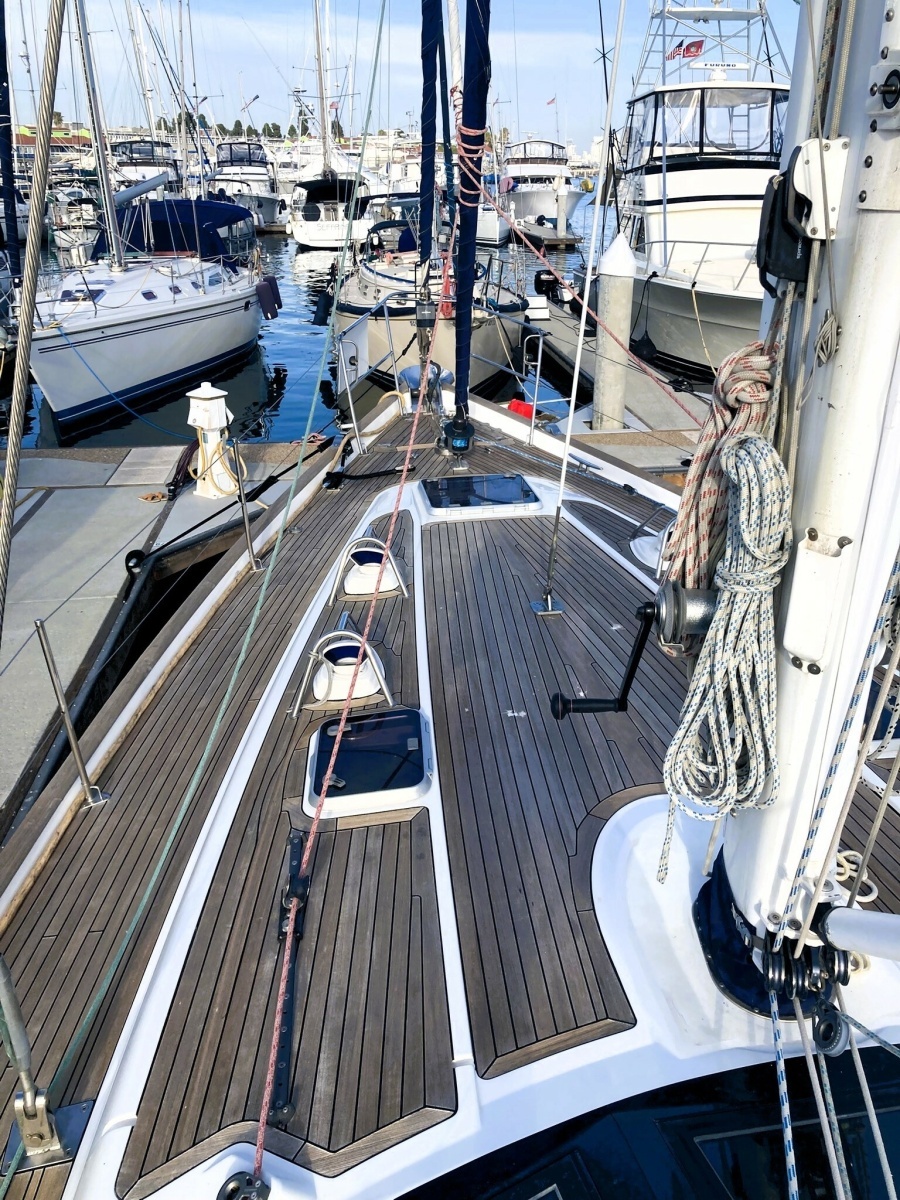 2008 Oyster 56 Deck Saloon