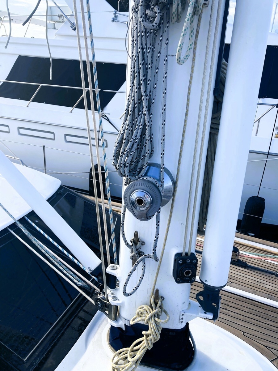 2008 Oyster 56 Deck Saloon