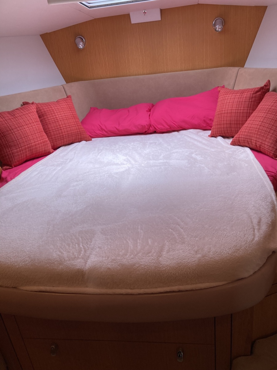 2008 Oyster 56 Deck Saloon