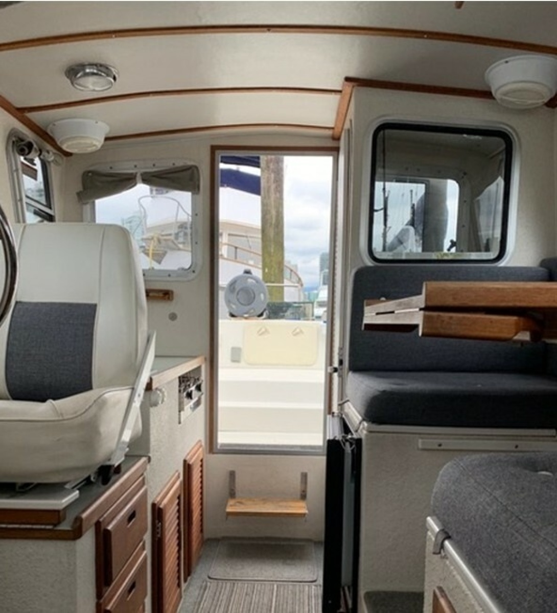 24' 2003 Sea Sport Explorer 2400