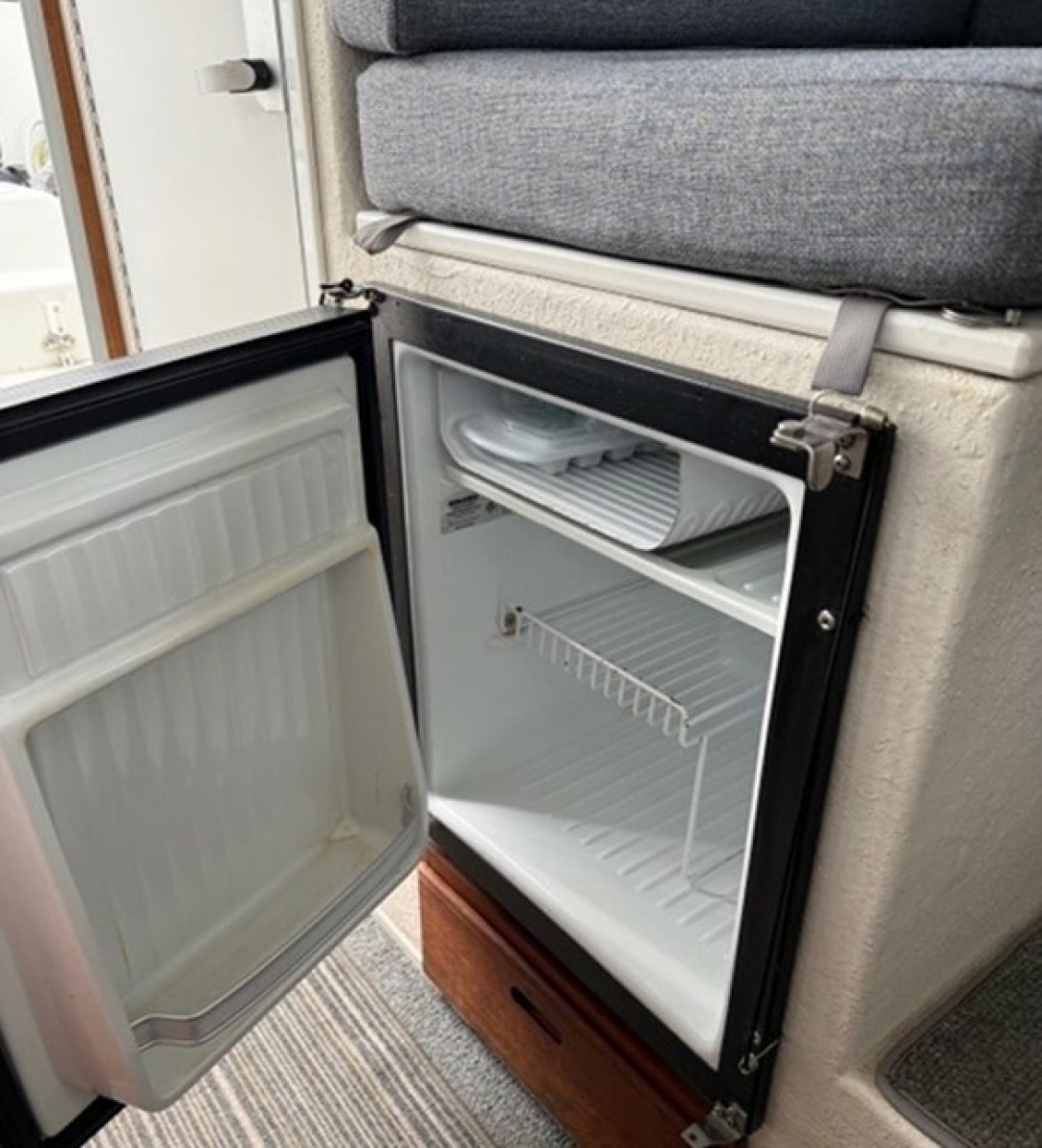 24' 2003 Sea Sport Explorer 2400