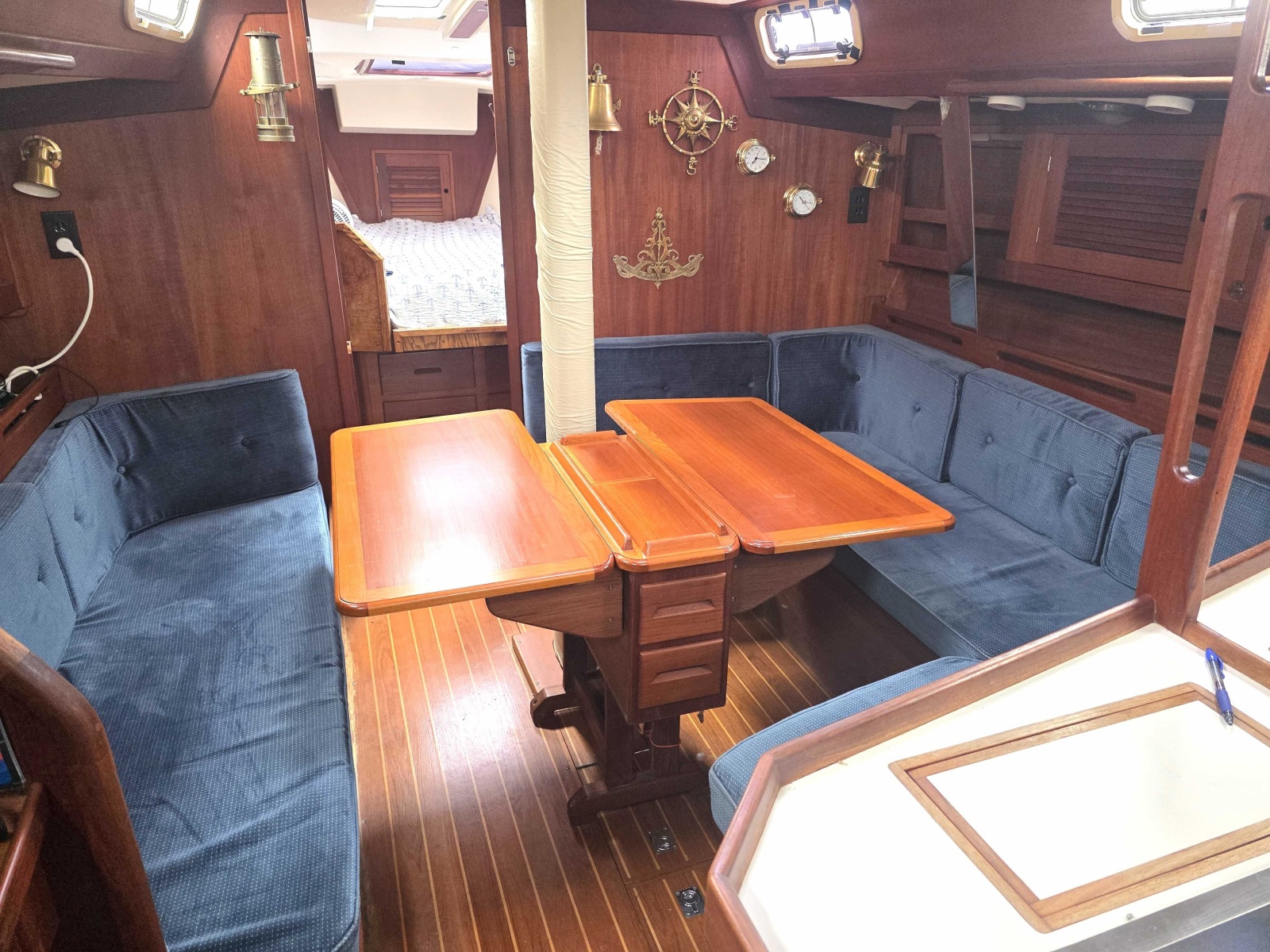 37' 1990 Tartan 372