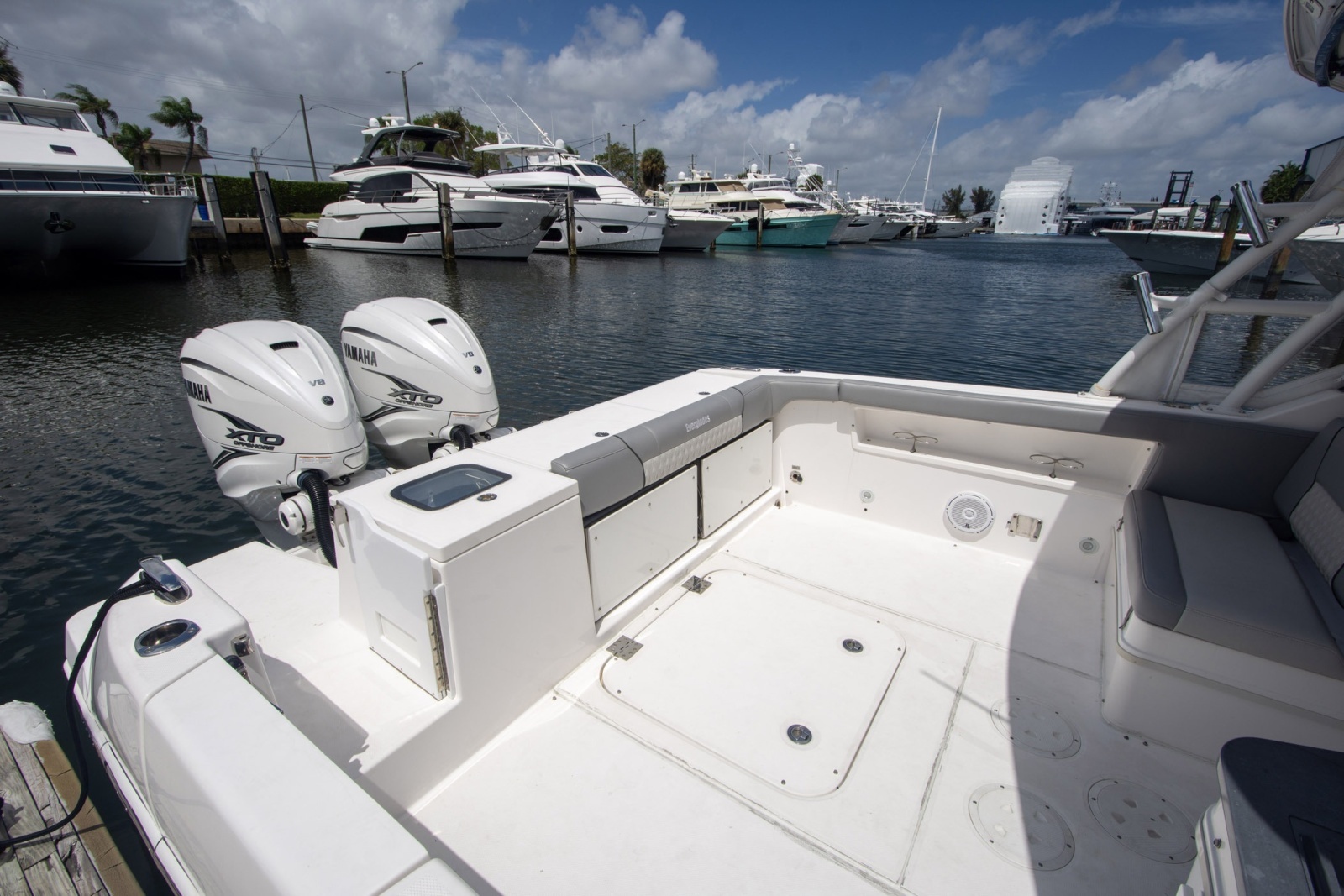 34ft Everglades Yacht For Sale