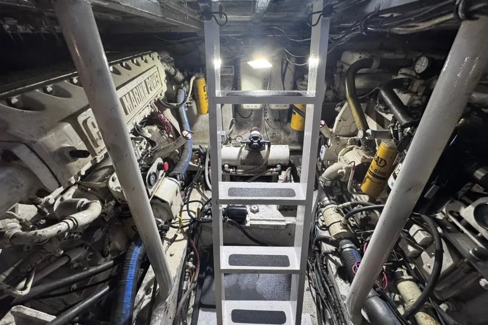 43ft Hatteras Yacht For Sale