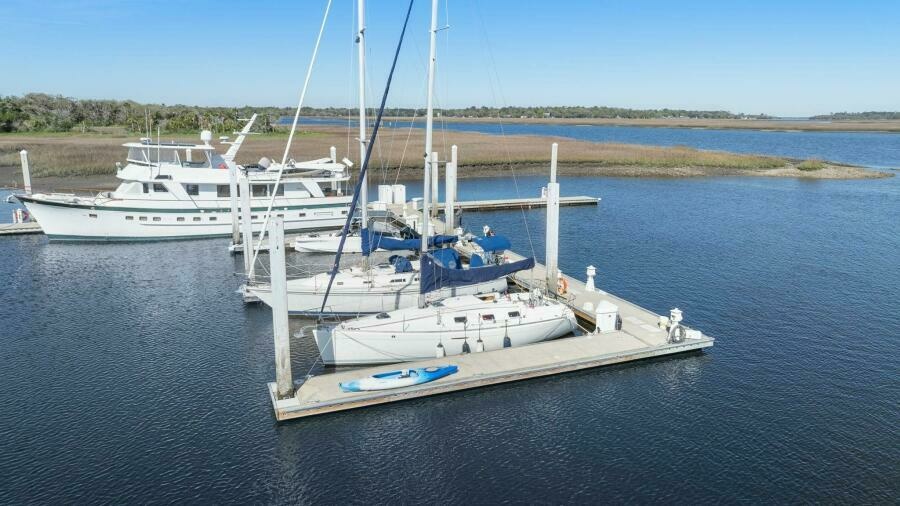 MARIANDL 33ft Beneteau Yacht For Sale