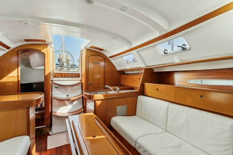 MARIANDL 33ft Beneteau Yacht For Sale