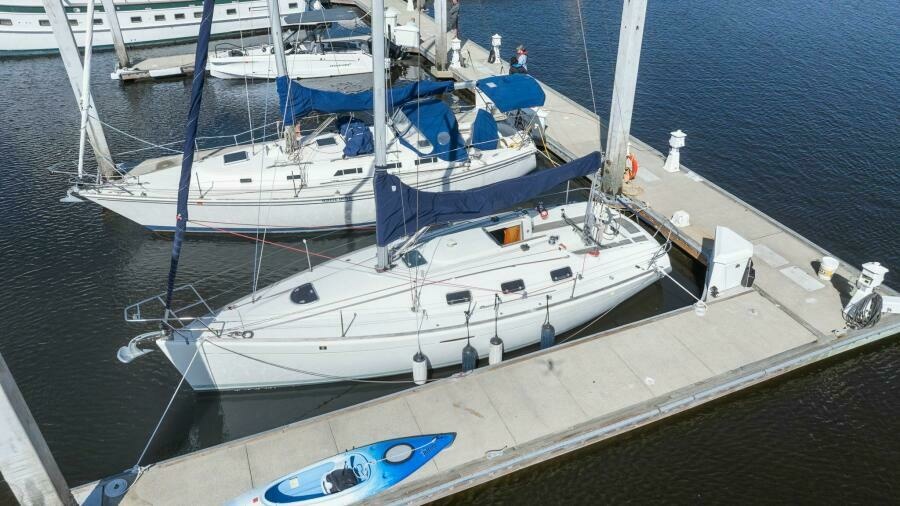 MARIANDL 33ft Beneteau Yacht For Sale